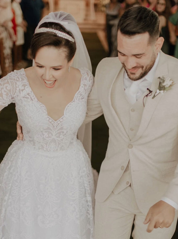 This Stray Dog Surprised The Newlyweds By “Invading” Their Wedding, Ended Up Being Adopted